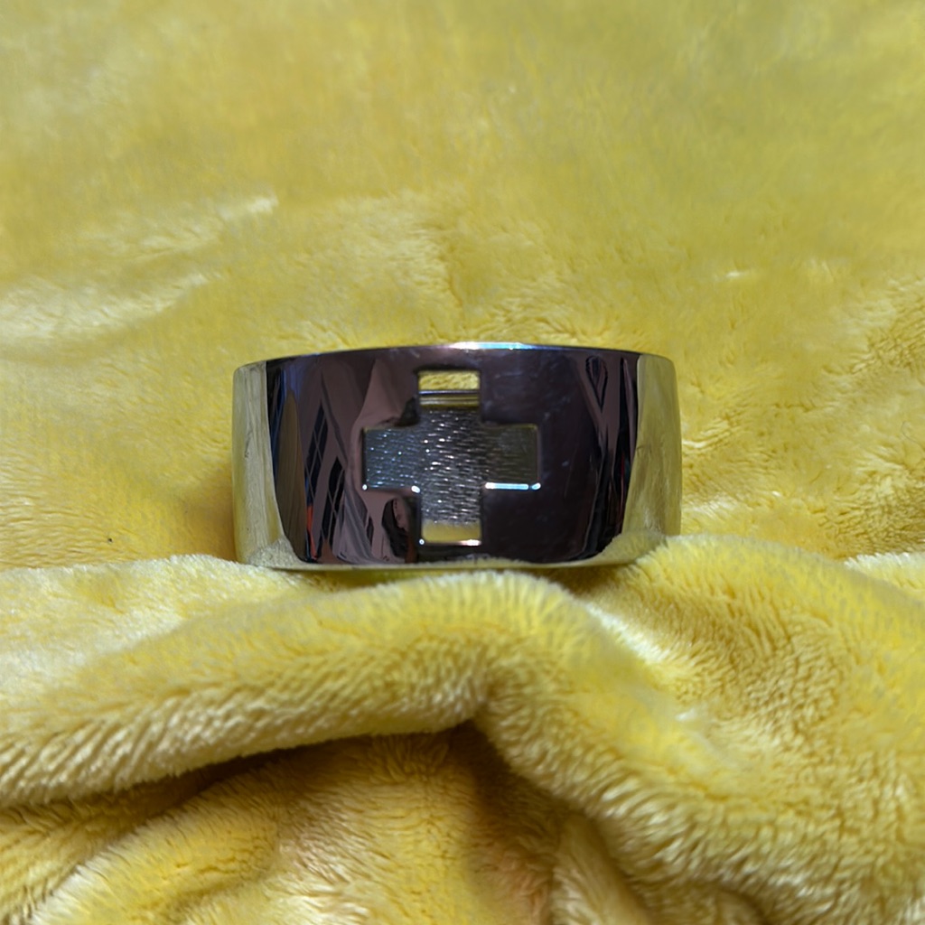 Preowned Fashion Silver Bracelet With Cross Preowned Fashion Silver Bracelet With Cross